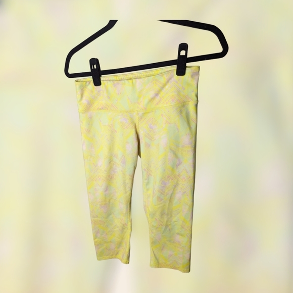 ALO Yoga Pants - ALO Airbrush Crop Leggings in Zest Indigo Geometric